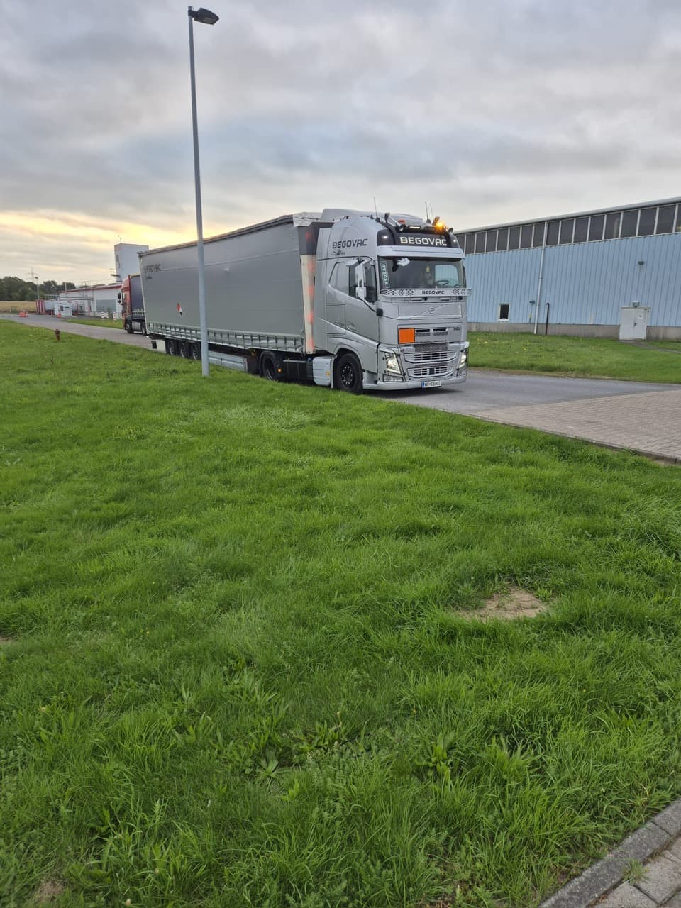 Mega Trailer — Begovac Spedition